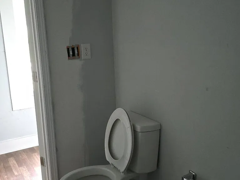 2523 Rowan St — Photo 8