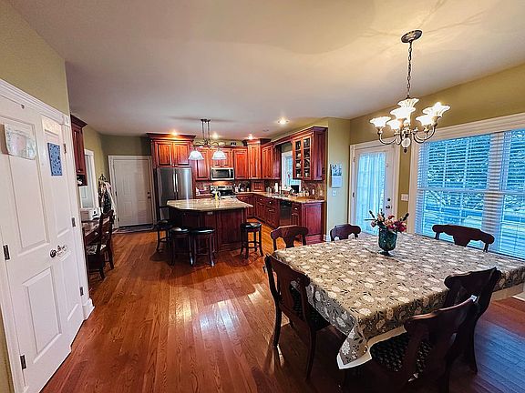 5th image of 125 Courtney Ct