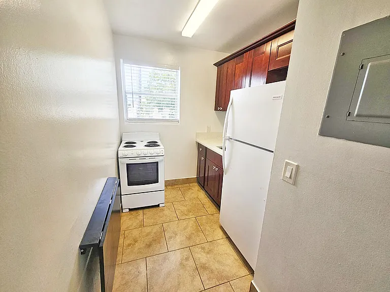 2915 Broadway — Photo 3