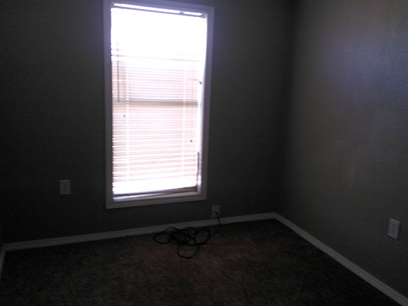 4th image of 672 S Roosevelt Road T