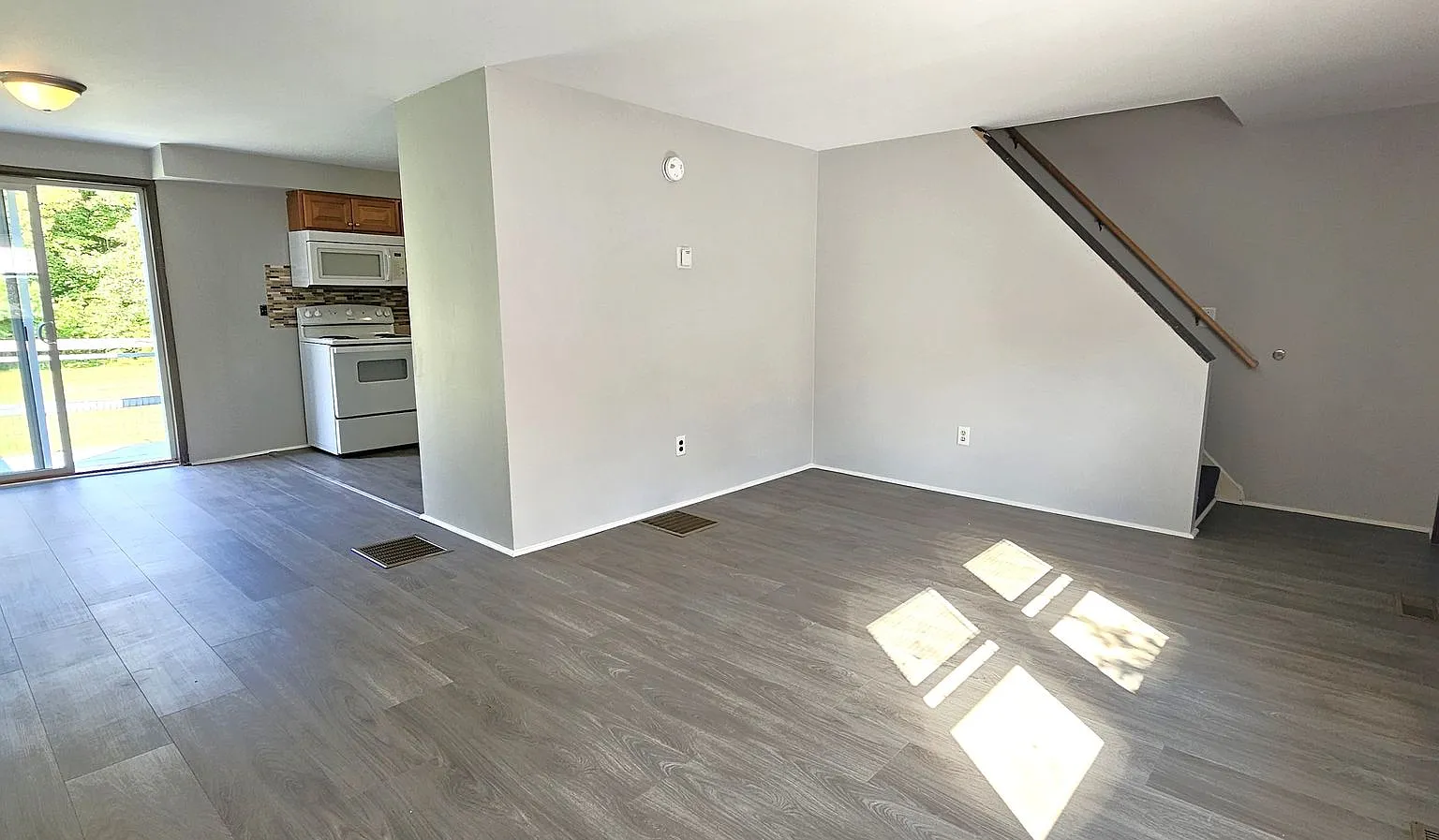 173 Julie Drive — Photo 2