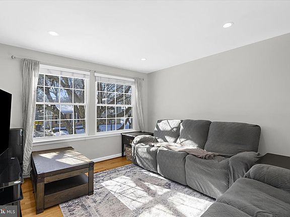 3rd image of 2942 E Almondbury Dr