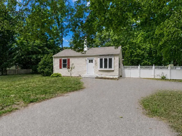 685 Horseblock Road, Brookhaven, NY 11719