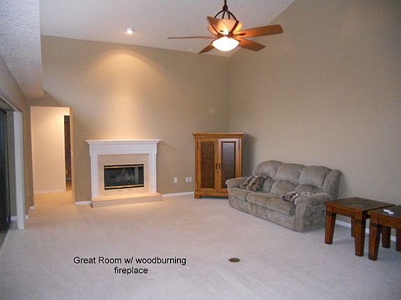 Great room w fireplace