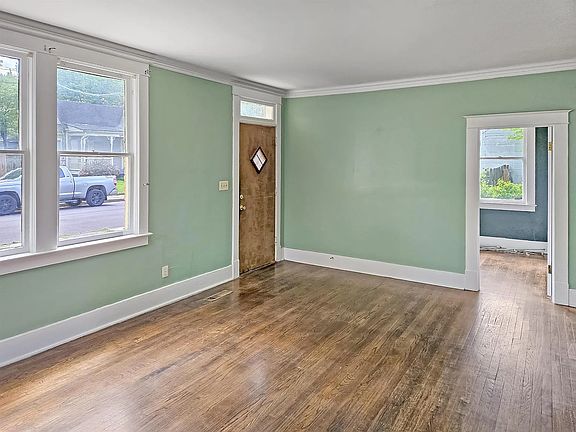 3rd image of 2274 Vinton Ave