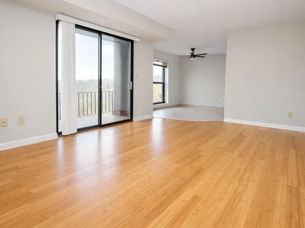 1009 Glass Run Rd, Pittsburgh, PA 15227