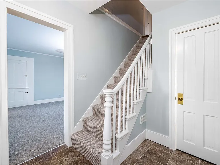 1253 Fairport Rd — Photo 24