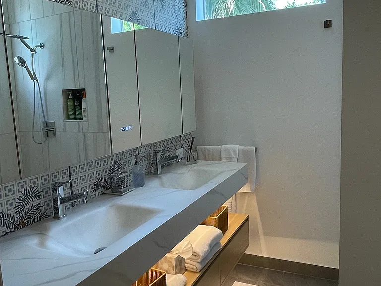 1025 E Granvia Valmonte — Photo 9