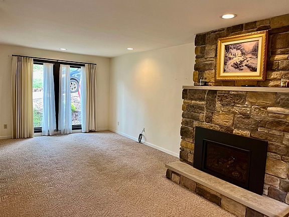 4th image of 126 Honeysuckle Ln