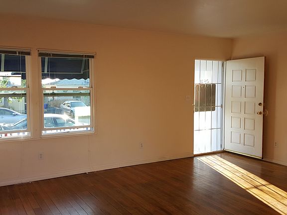 3rd image of 3135 Glenfield St