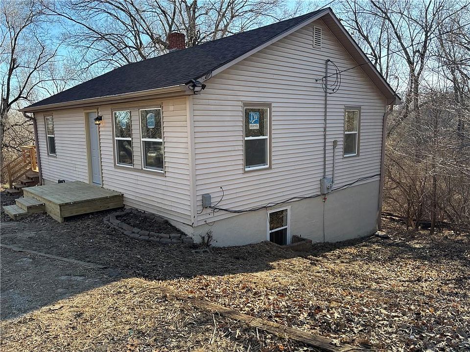 1st image of 906 Riverview Dr