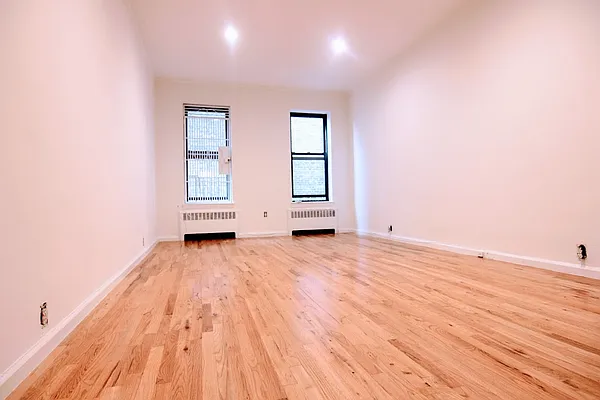 Rented by Voro, LLC | media 8