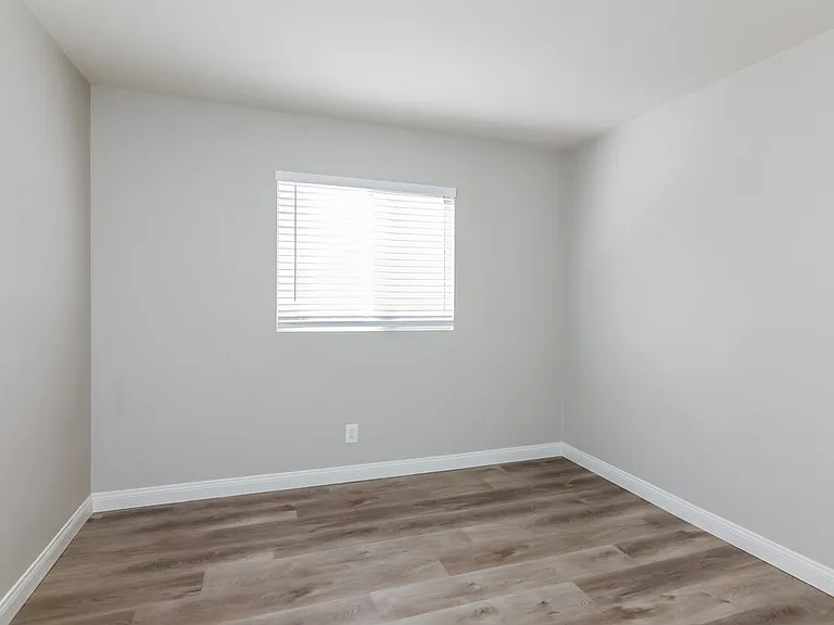 2037 Madica Ave — Photo 13