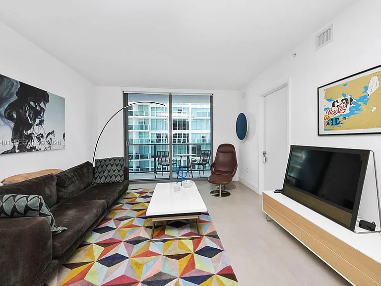 31 SE 6th St #1206 — Photo 7