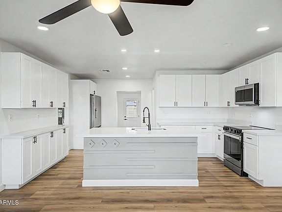 2nd image of 1004 W MANHATTON Drive