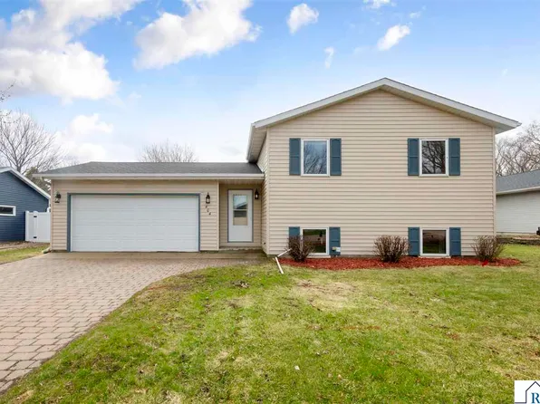 404 Pilgrim St, Saint Clair, MN 56080