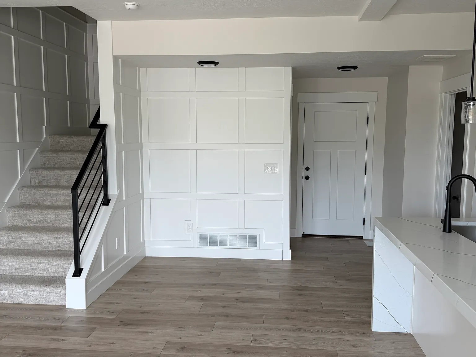 3 bed, 3.5 bath, 2200 sqft, $2,850 — Photo 3