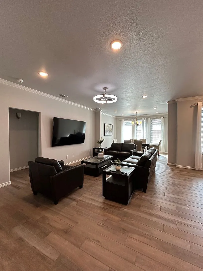 Exceptional Home and Desert Ridge — Photo 2
