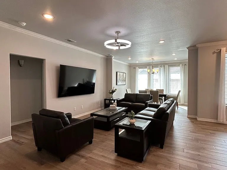 2032 Twin Falls Dr — Photo 1