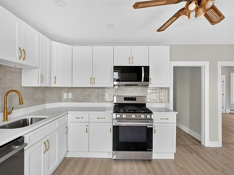 18 Otis St #3 — Photo 2