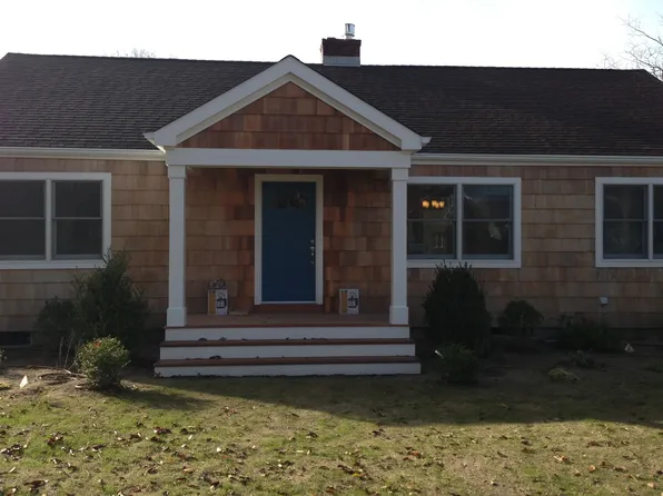 https://photos.zillowstatic.com/fp/ab660c1a582bd55281b625caf0f83aa9-p_e.webp