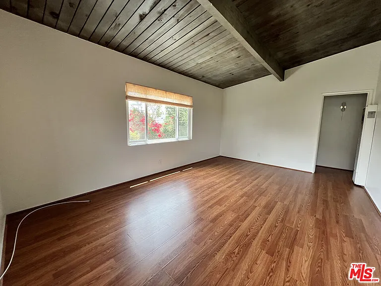 2215 Orange Grove Ave — Photo 4