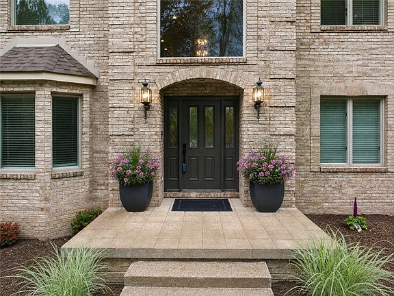 2nd image of 1005 Fairway Oaks Dr