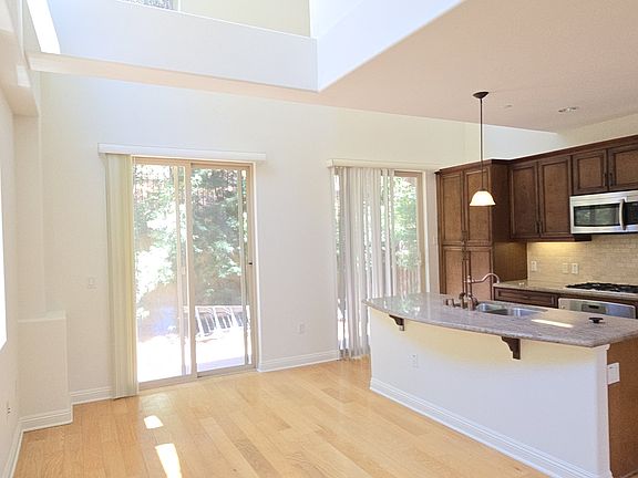 5th image of 23128 Sherman Pl #405