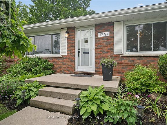 3rd image of 1267 Amundsen Ave