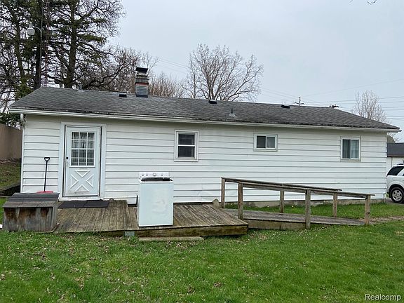 4th image of 2056 E Stanley Rd