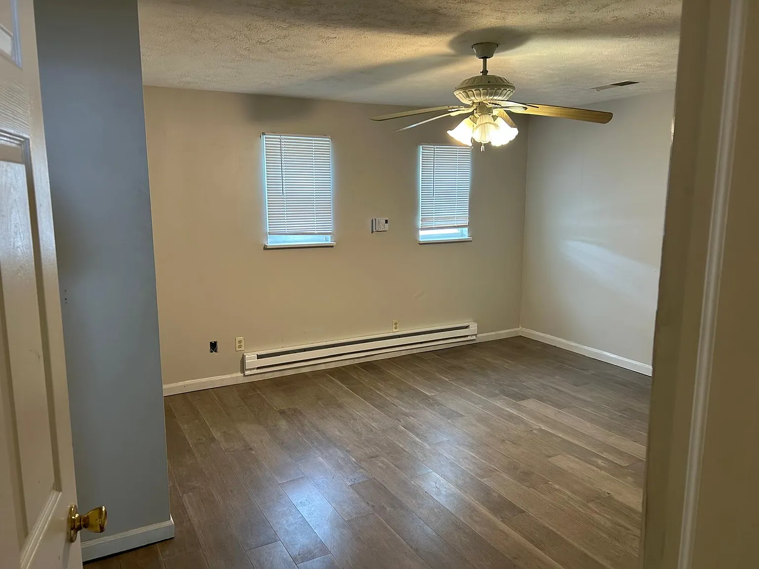 1 bed, 800 sqft, $1,050 — Photo 3