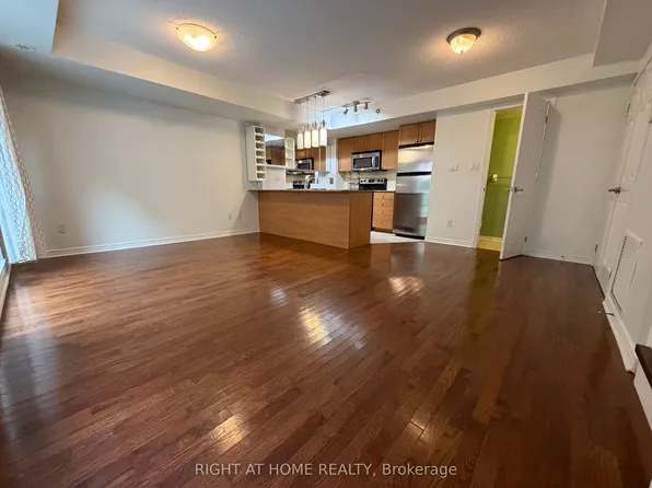 11 Ruttan St #126, Toronto, ON M6P 0A1