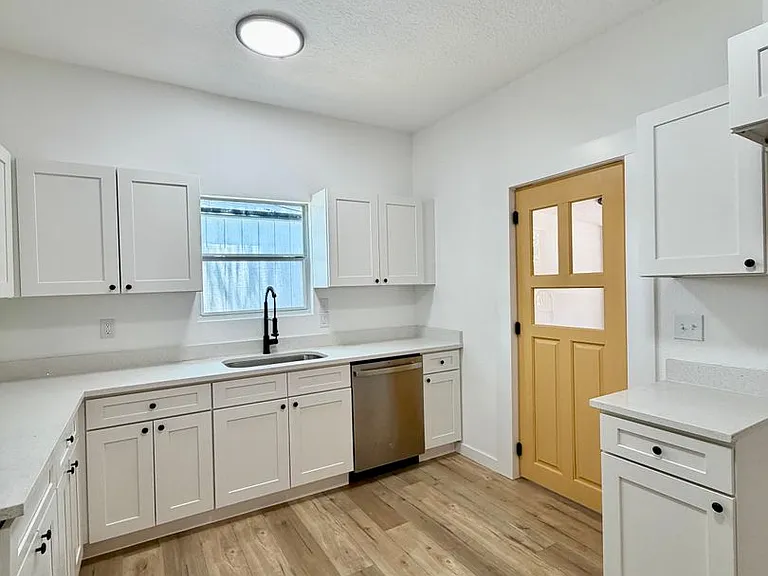 717 King St — Photo 10