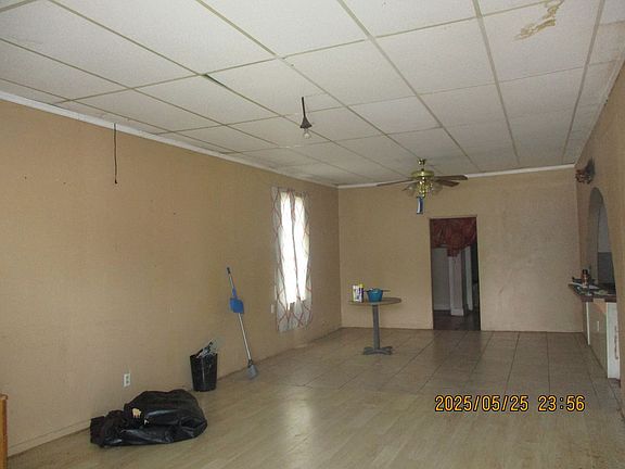 4th image of 621 E Harris Ave