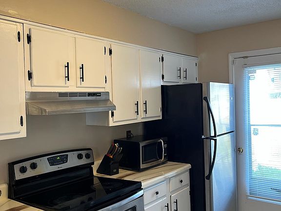 4th image of 5233 Chatfield Dr #5235
