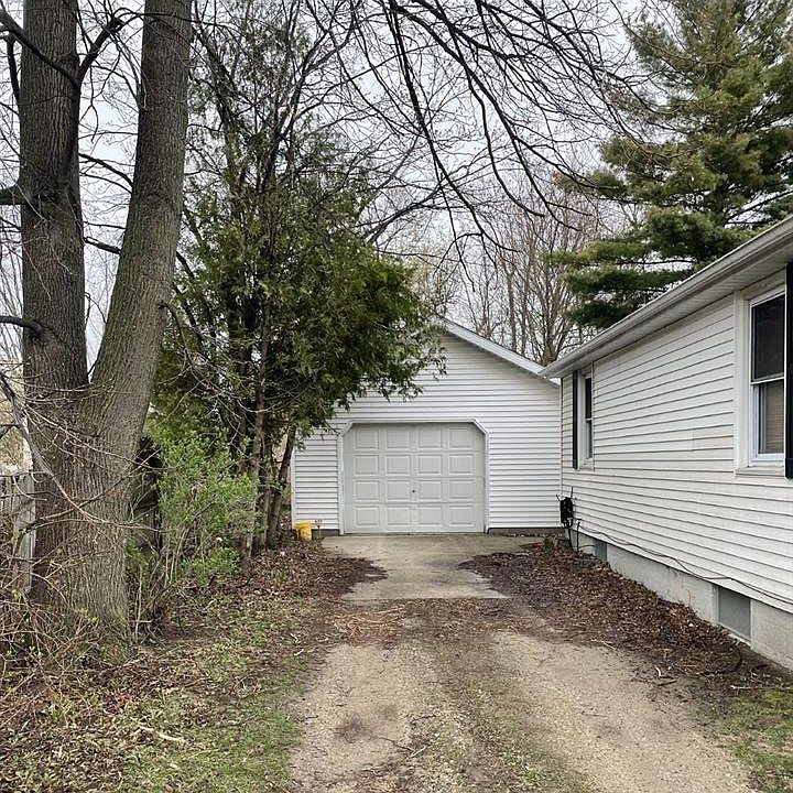 32 W Sanborn Ave, Croswell, MI 48422 MLS 20230069634 Zillow