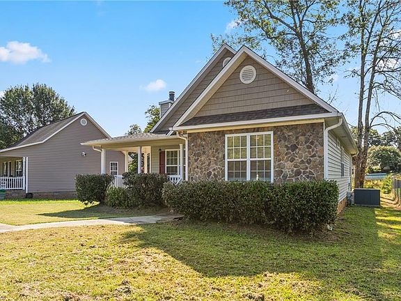 3rd image of 301 Mallard Creek Dr