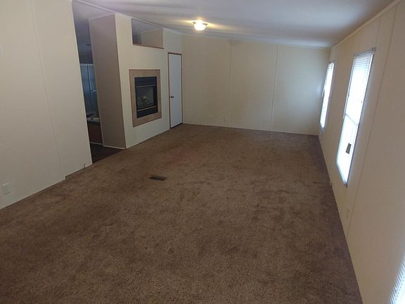 GIGANTIC MASTER BEDROOM