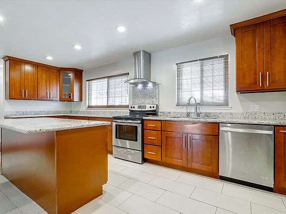 5th image of 1548 Daphne Dr