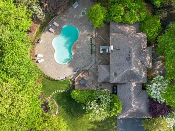 12 Country Club Ln, Marlboro, NJ 07746
