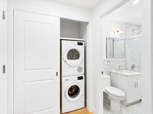 160 East 48th Street image 4 of 10