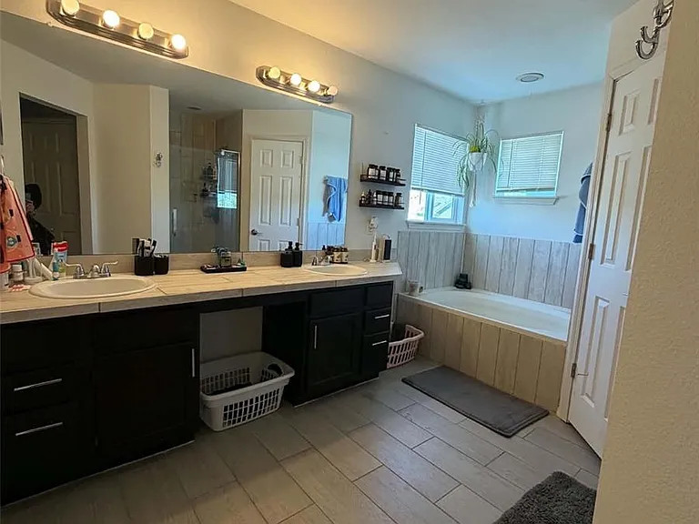4925 Enid Way — Photo 10
