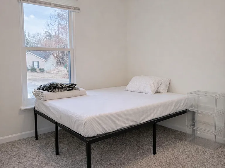 114 Hilary Pl — Photo 3