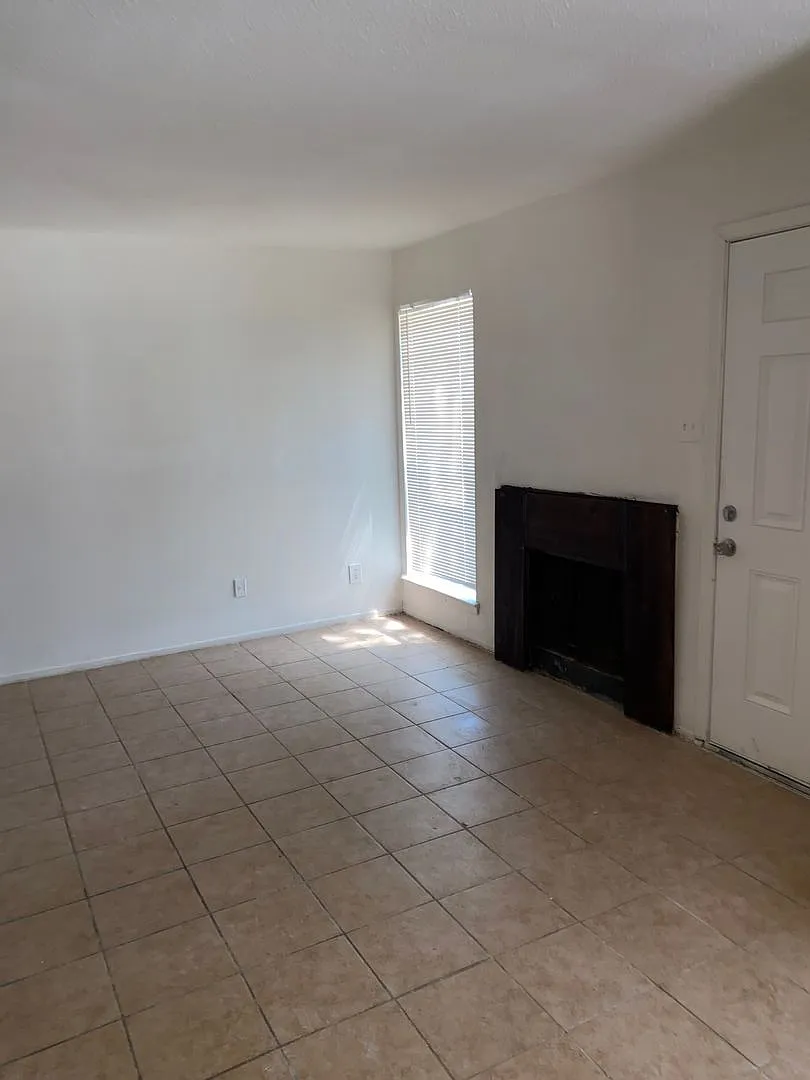 1 bed 1.5 bath Apply now! $200 Move in Special — Photo 2