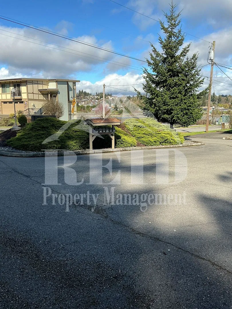 Bremerton spacious duplex. — Photo 2