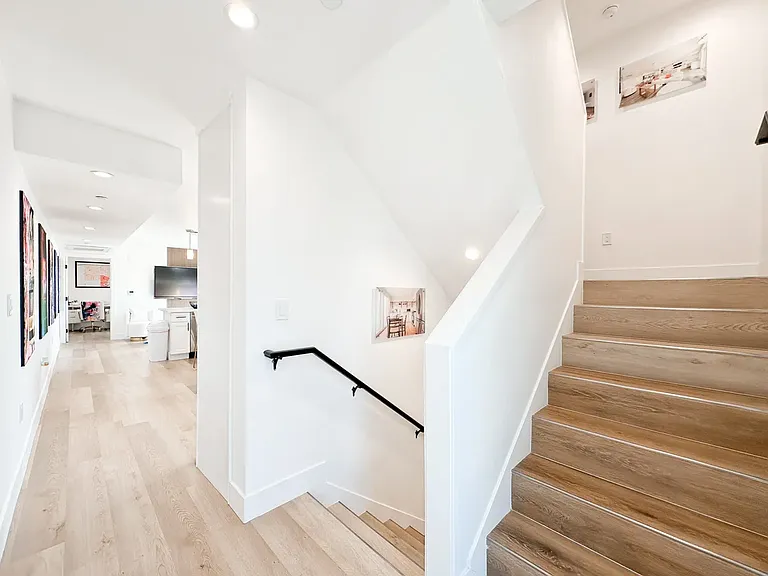 35 1340 1/2 Pl W — Photo 32