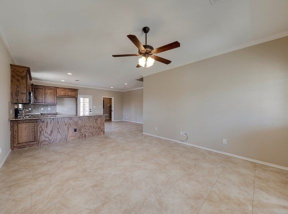 5th image of 1201 E Pecan Ave