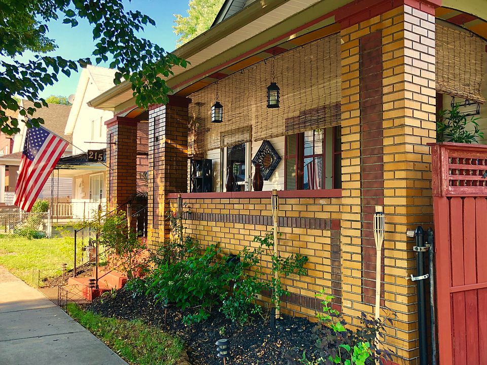 2nd image of 215 Hamburg St