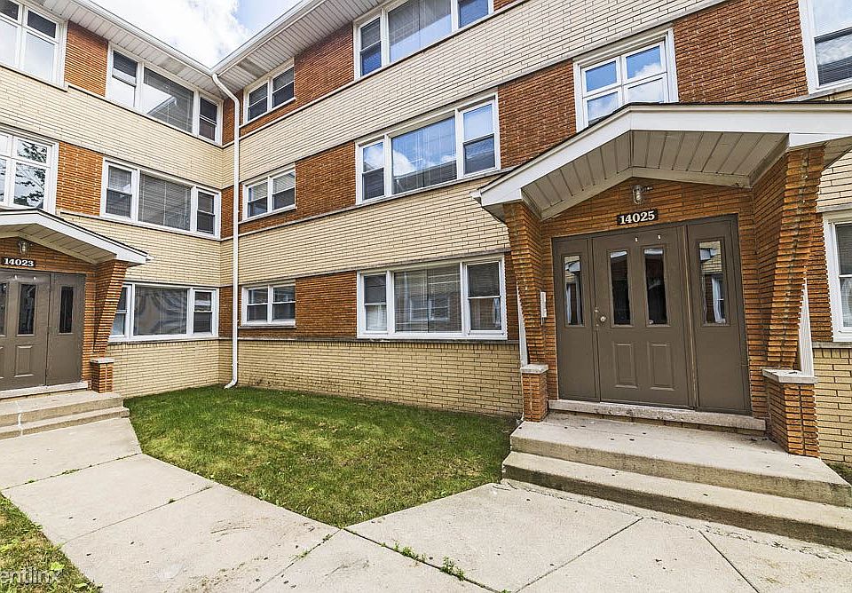 14021 S Tracy Ave Apartments Chicago Exterior_01