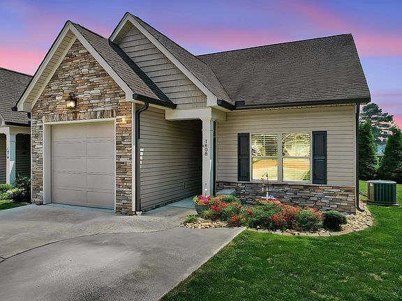 5th image of 1608 Stonebriar Dr NE